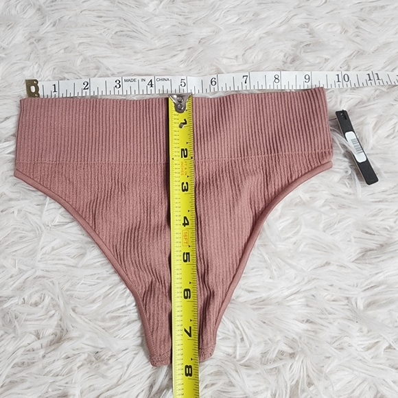 3pcs-SKIMS STRETCH RIB BUNDLE IN ROSE CLAY/NWT/S/M- THONG, SHORT & HIGH NECK BRA - Picture 15 of 16